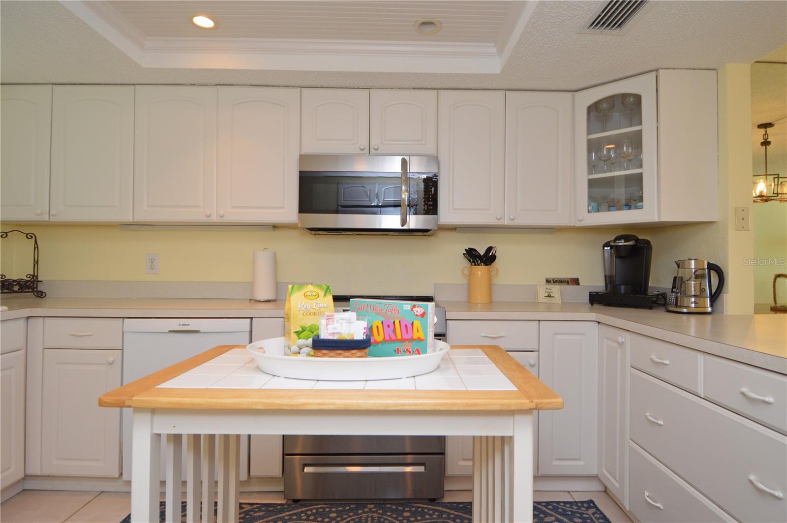 Image 9 of 77 For 18650 Gulf Boulevard 305