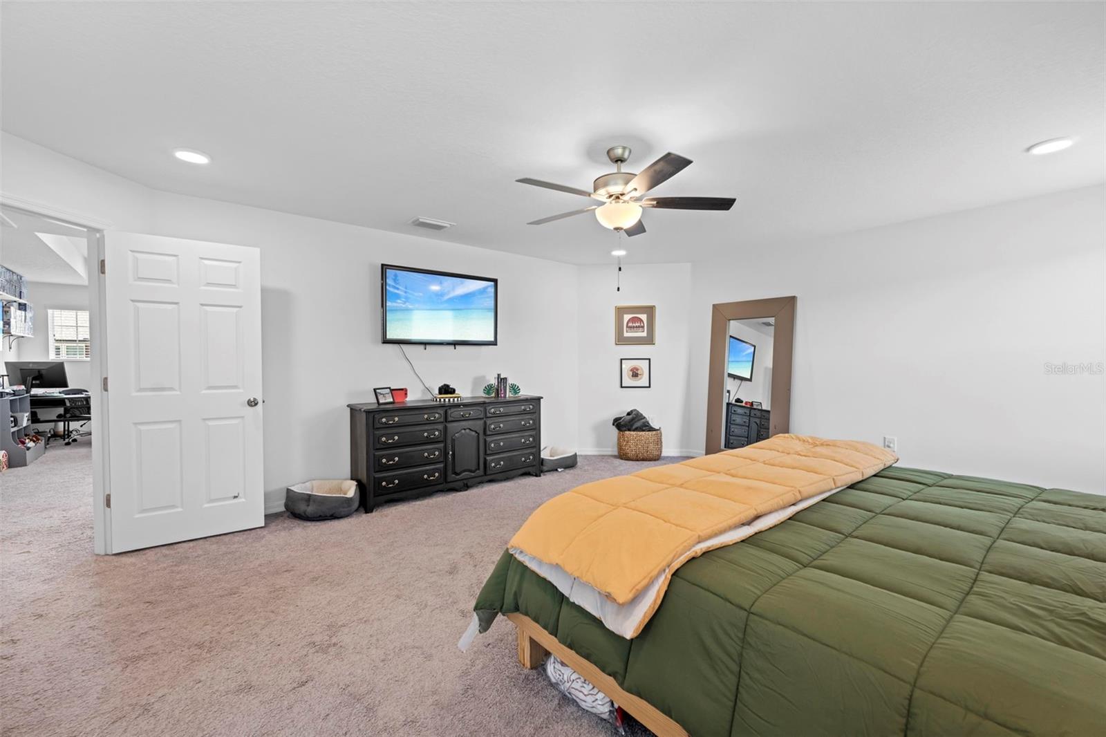 Listing photo id 64 for 12107 Nouveau Avenue