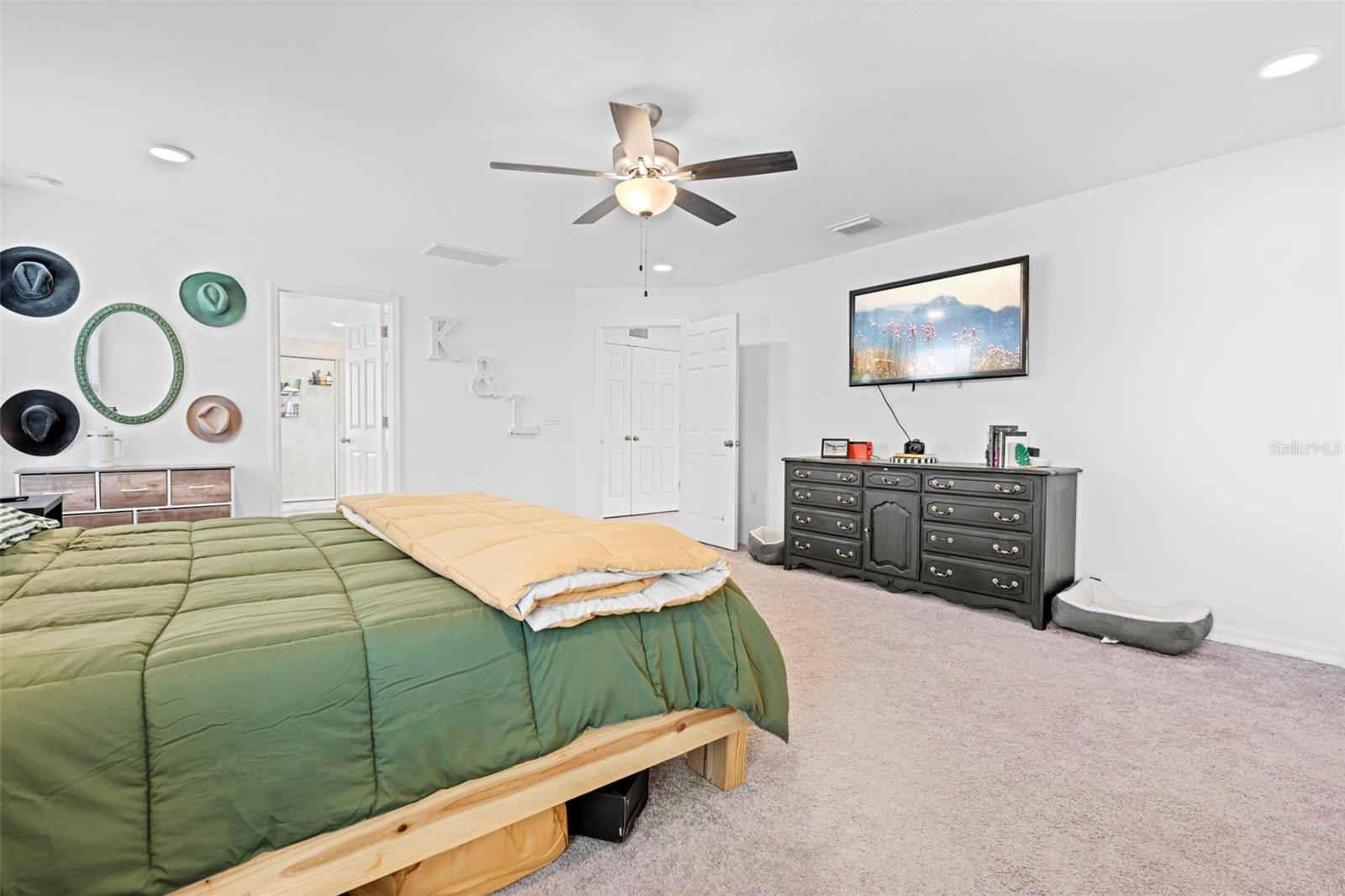 Listing photo id 66 for 12107 Nouveau Avenue