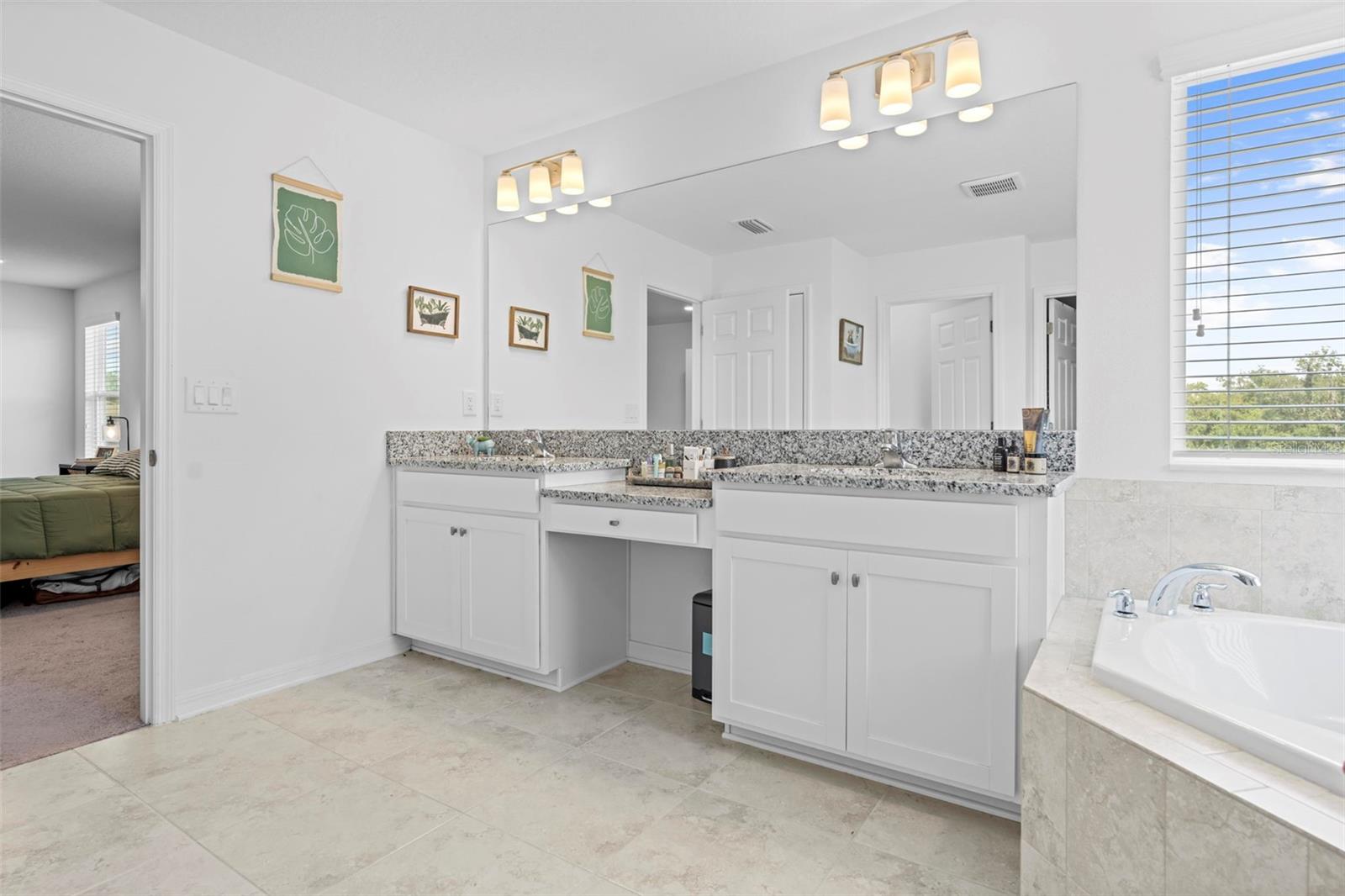 Listing photo id 72 for 12107 Nouveau Avenue