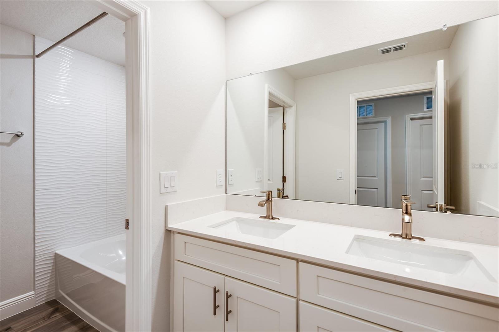 Image 24 of 26 For 10025 Surrey Rose Drive