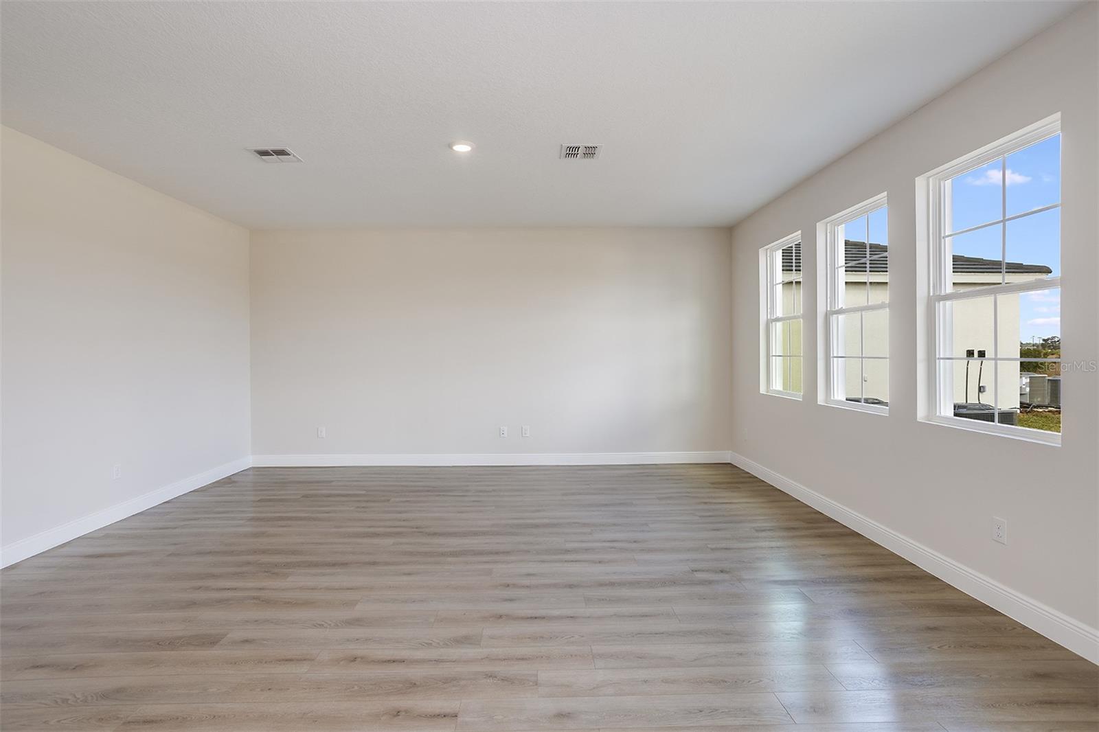 Image 15 of 29 For 10037 Surrey Rose Drive