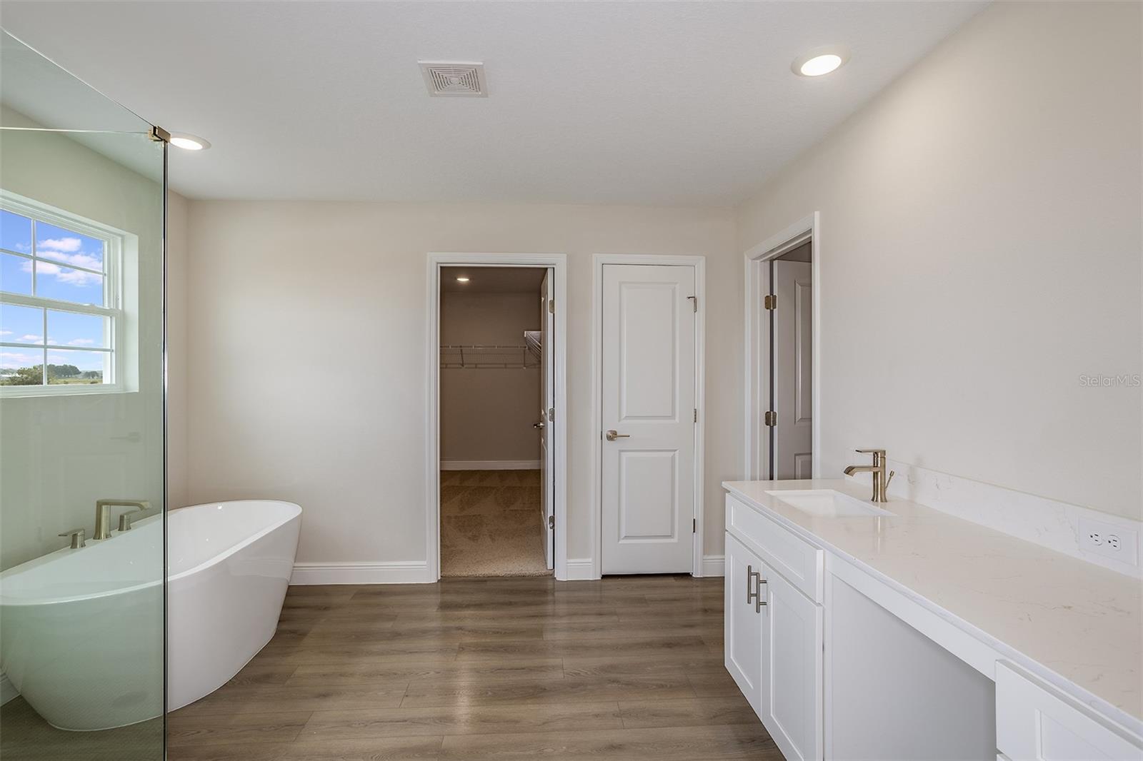 Image 7 of 29 For 10037 Surrey Rose Drive