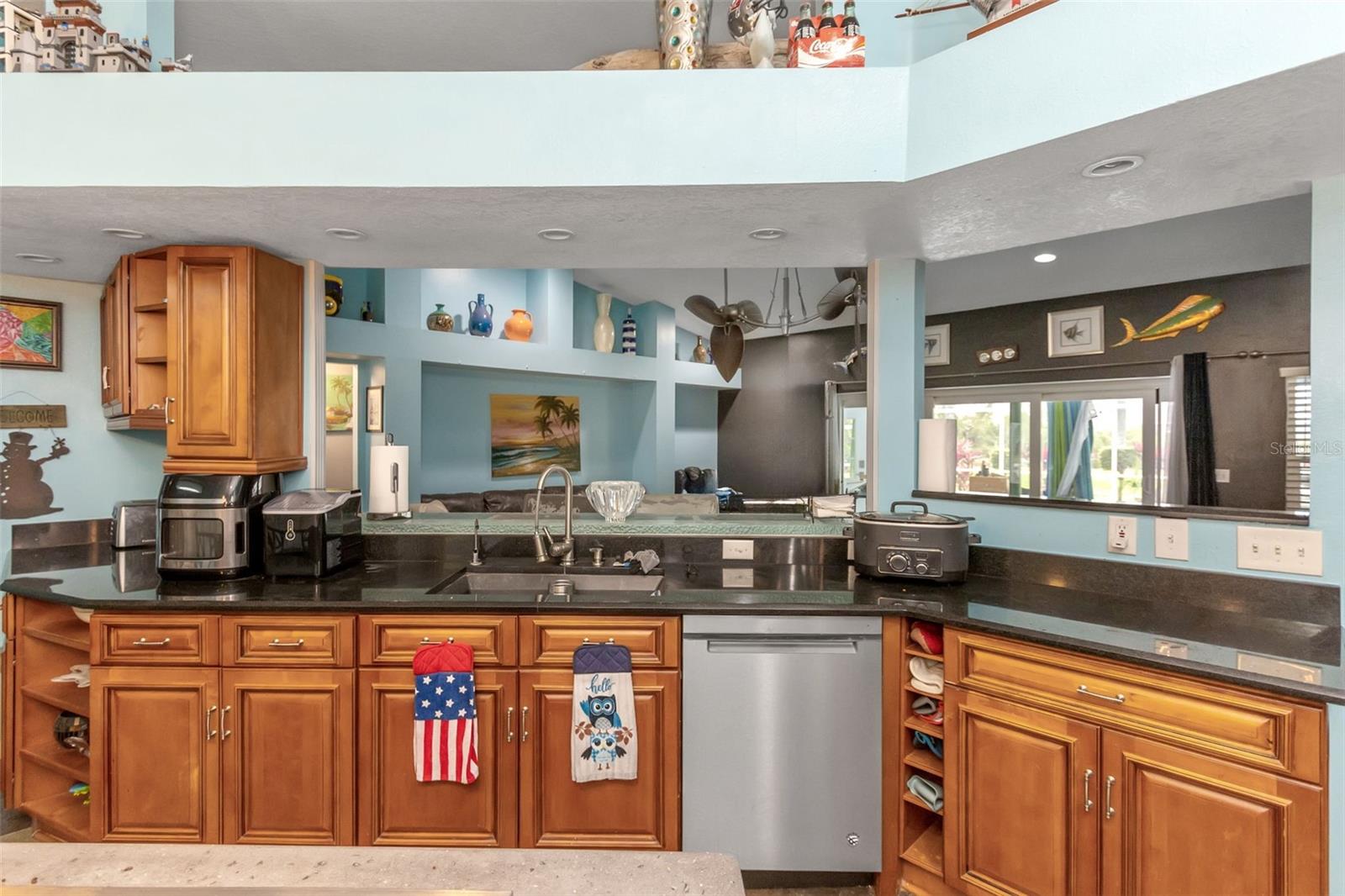 Image 11 of 96 For 424 Island Cay Way