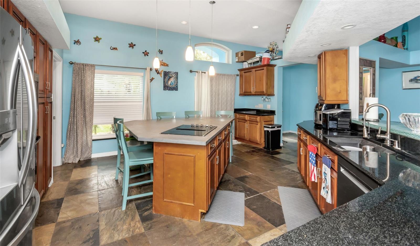 Image 12 of 96 For 424 Island Cay Way