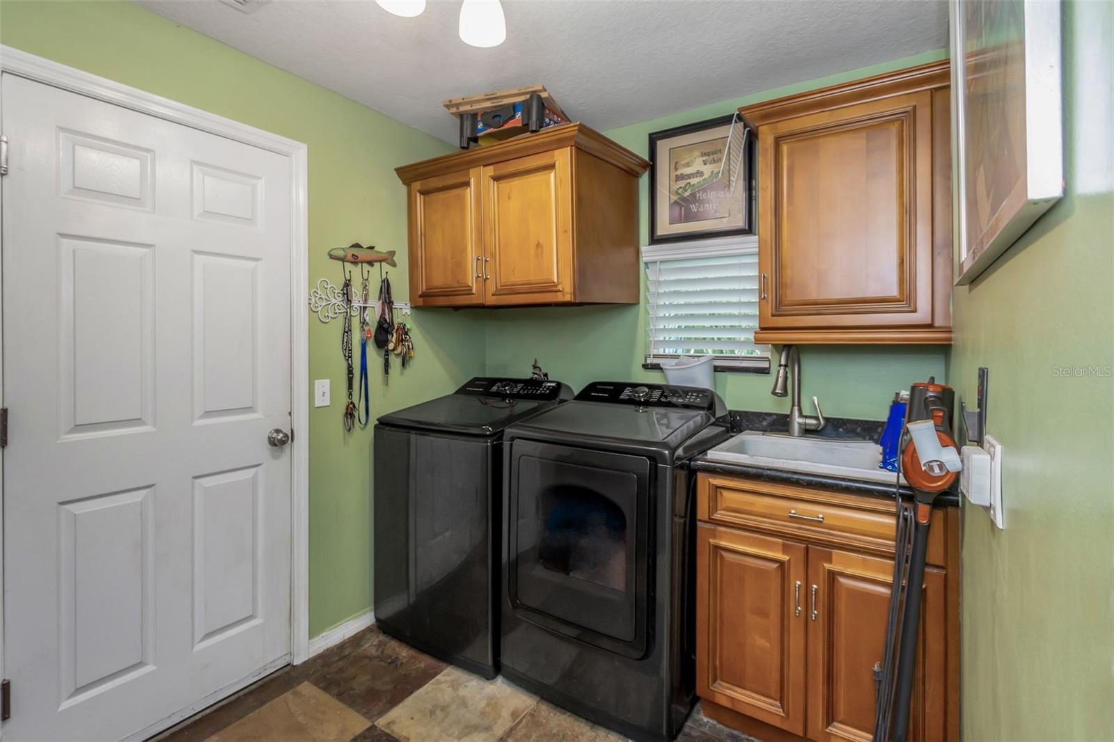 Image 15 of 96 For 424 Island Cay Way