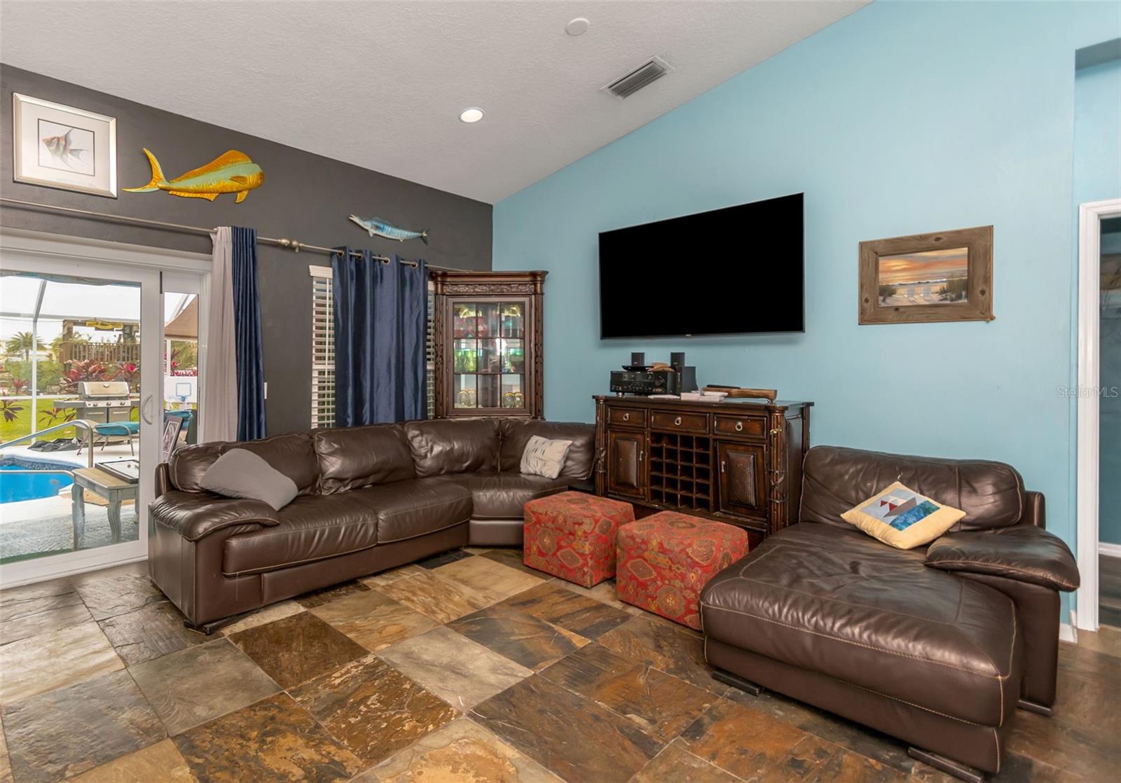 Image 16 of 96 For 424 Island Cay Way