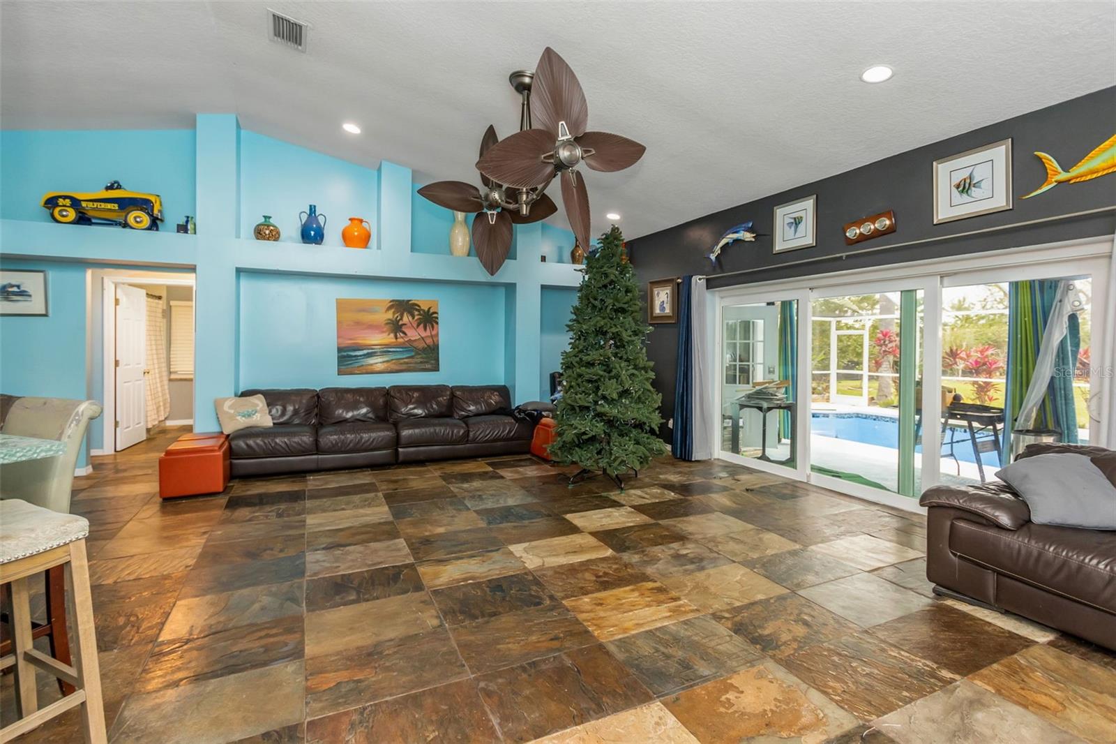 Image 17 of 96 For 424 Island Cay Way