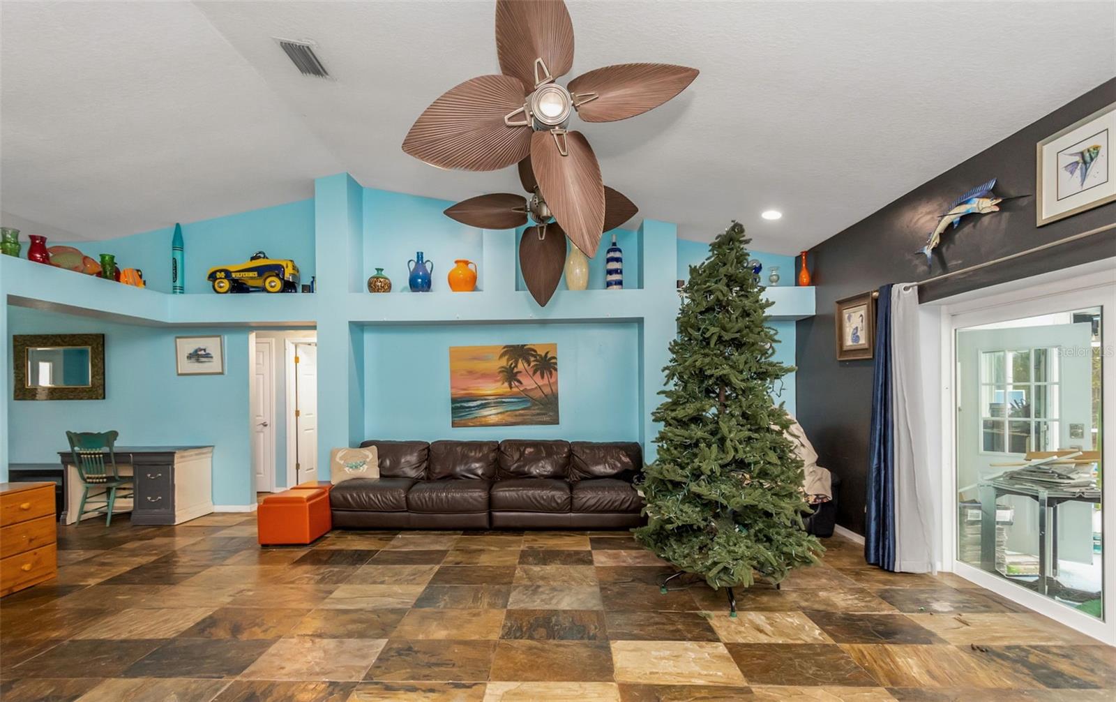 Image 18 of 96 For 424 Island Cay Way