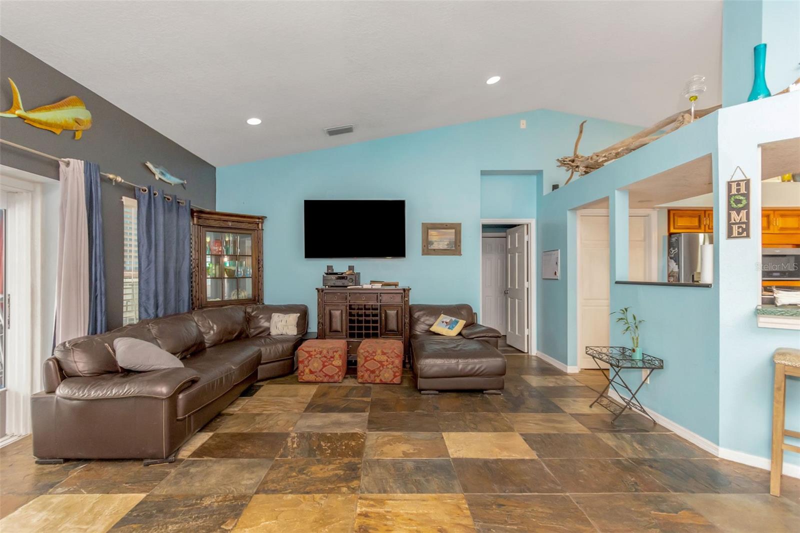 Image 19 of 96 For 424 Island Cay Way