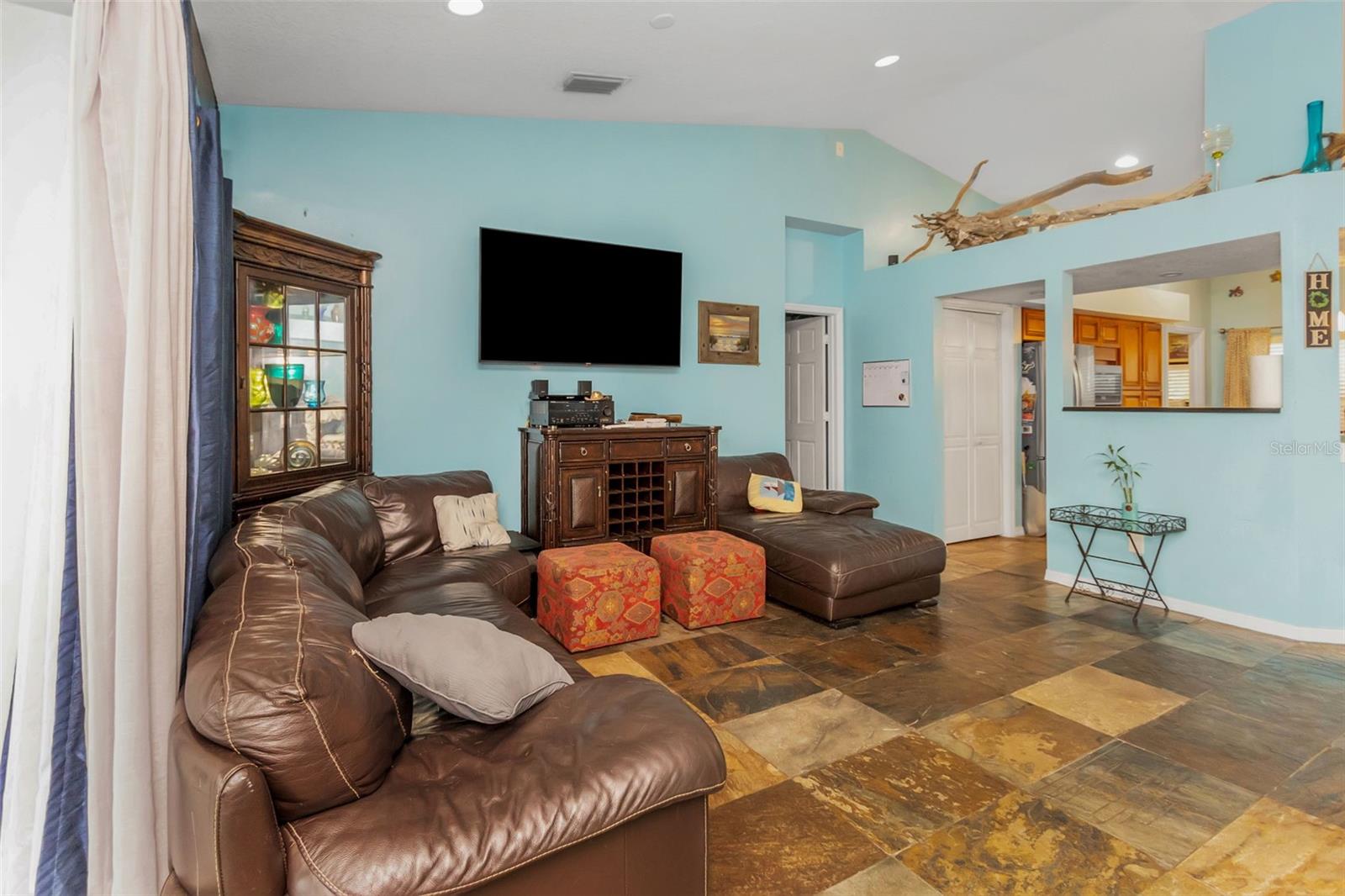 Image 20 of 96 For 424 Island Cay Way