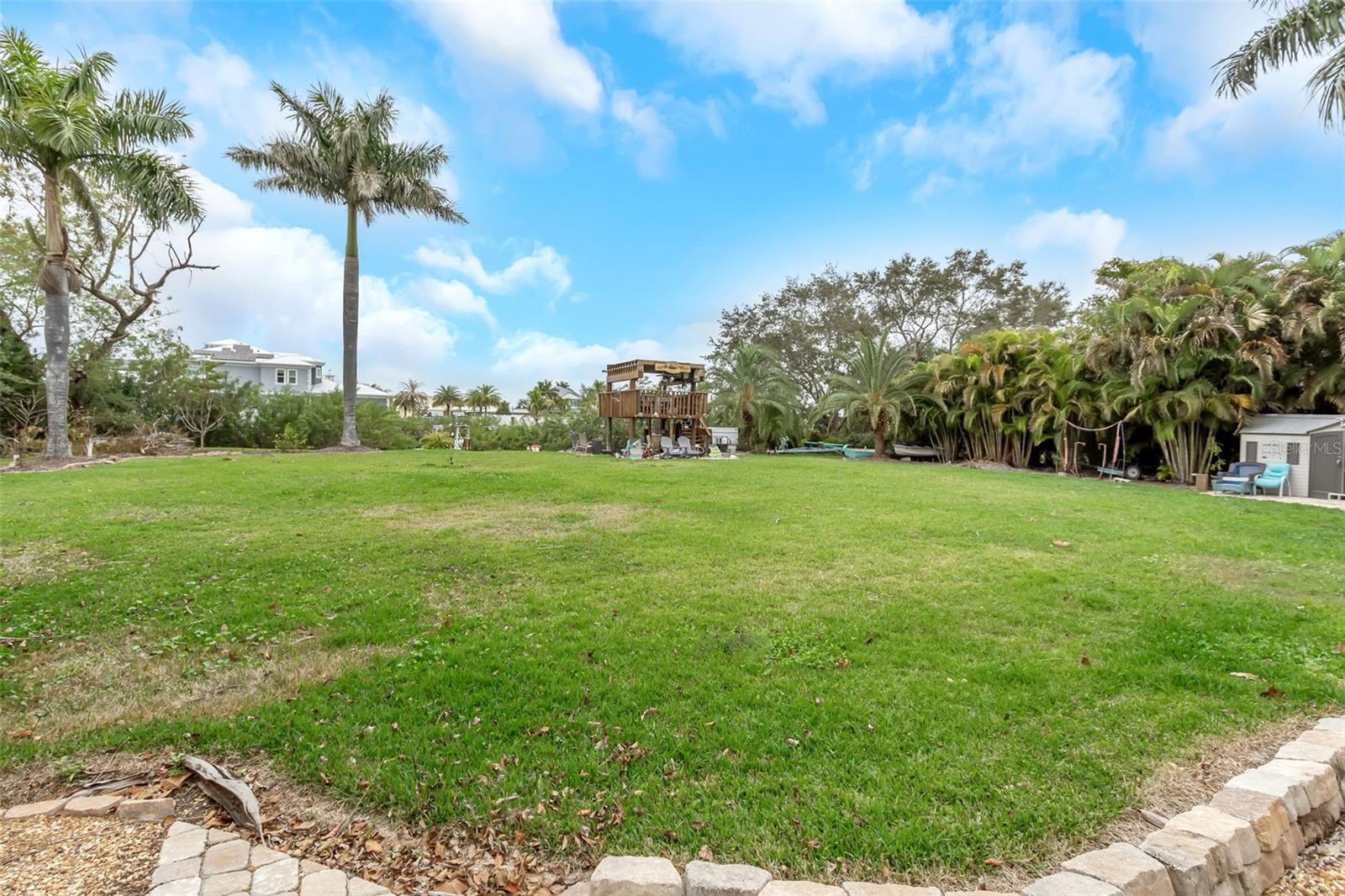Image 27 of 96 For 424 Island Cay Way