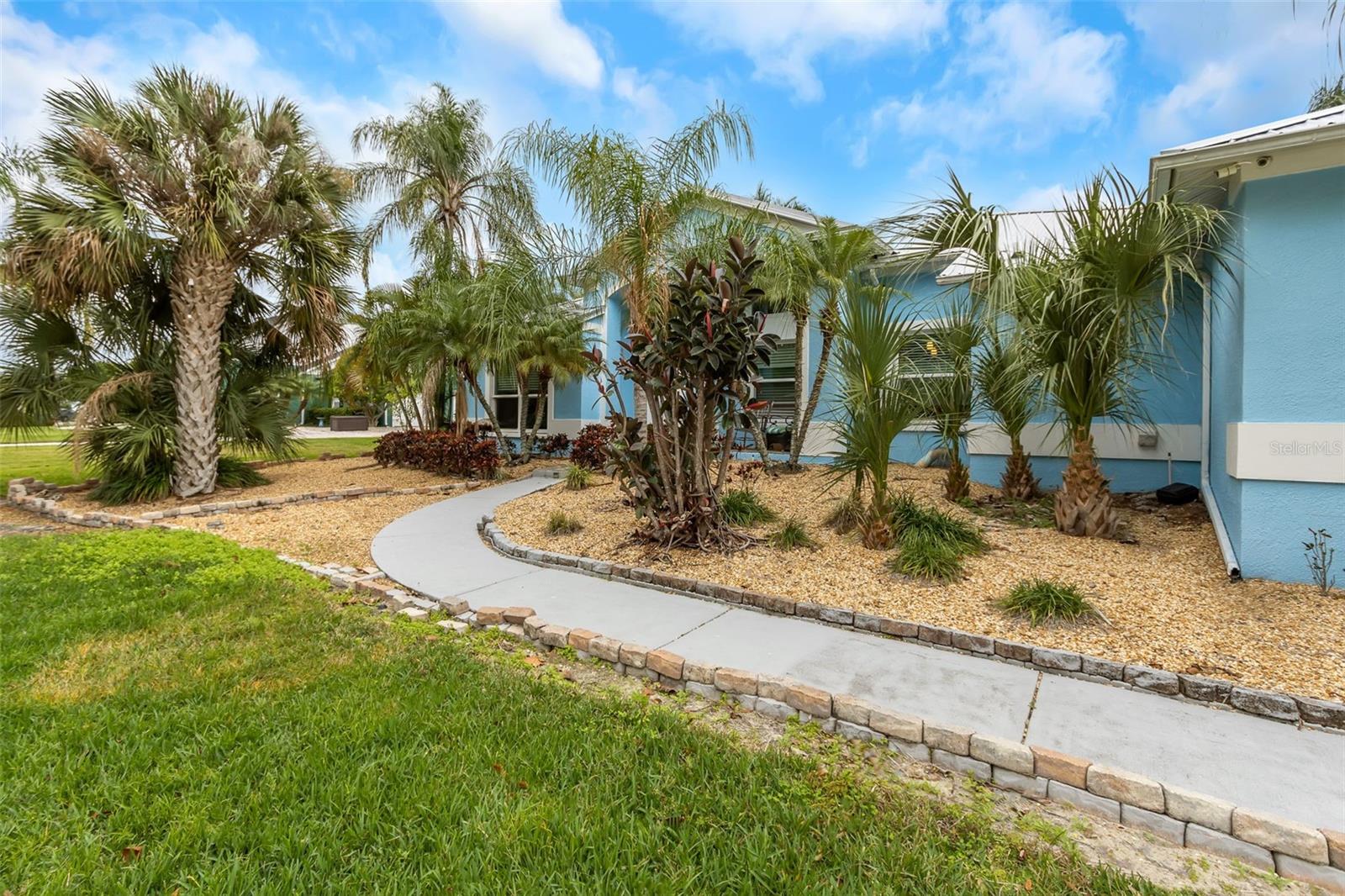 Image 4 of 96 For 424 Island Cay Way