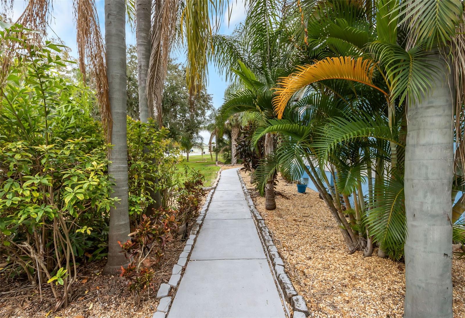 Image 6 of 96 For 424 Island Cay Way