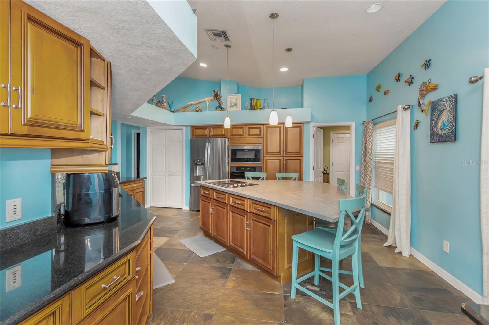 Image 8 of 96 For 424 Island Cay Way