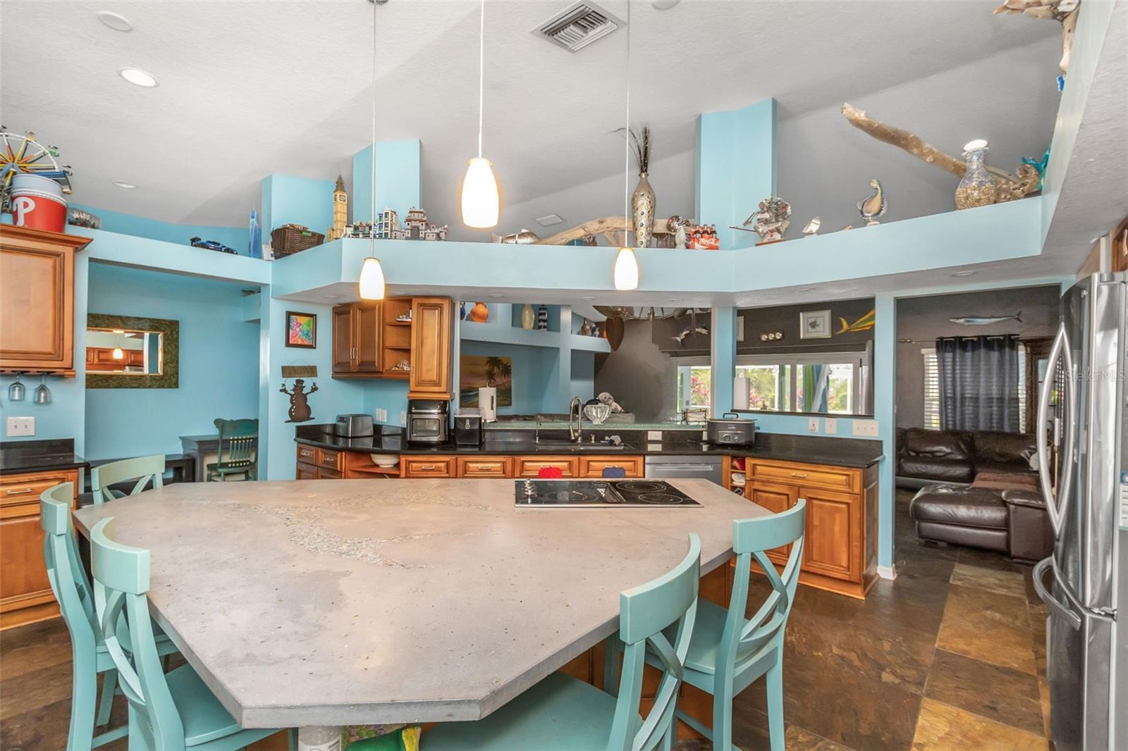Image 9 of 96 For 424 Island Cay Way
