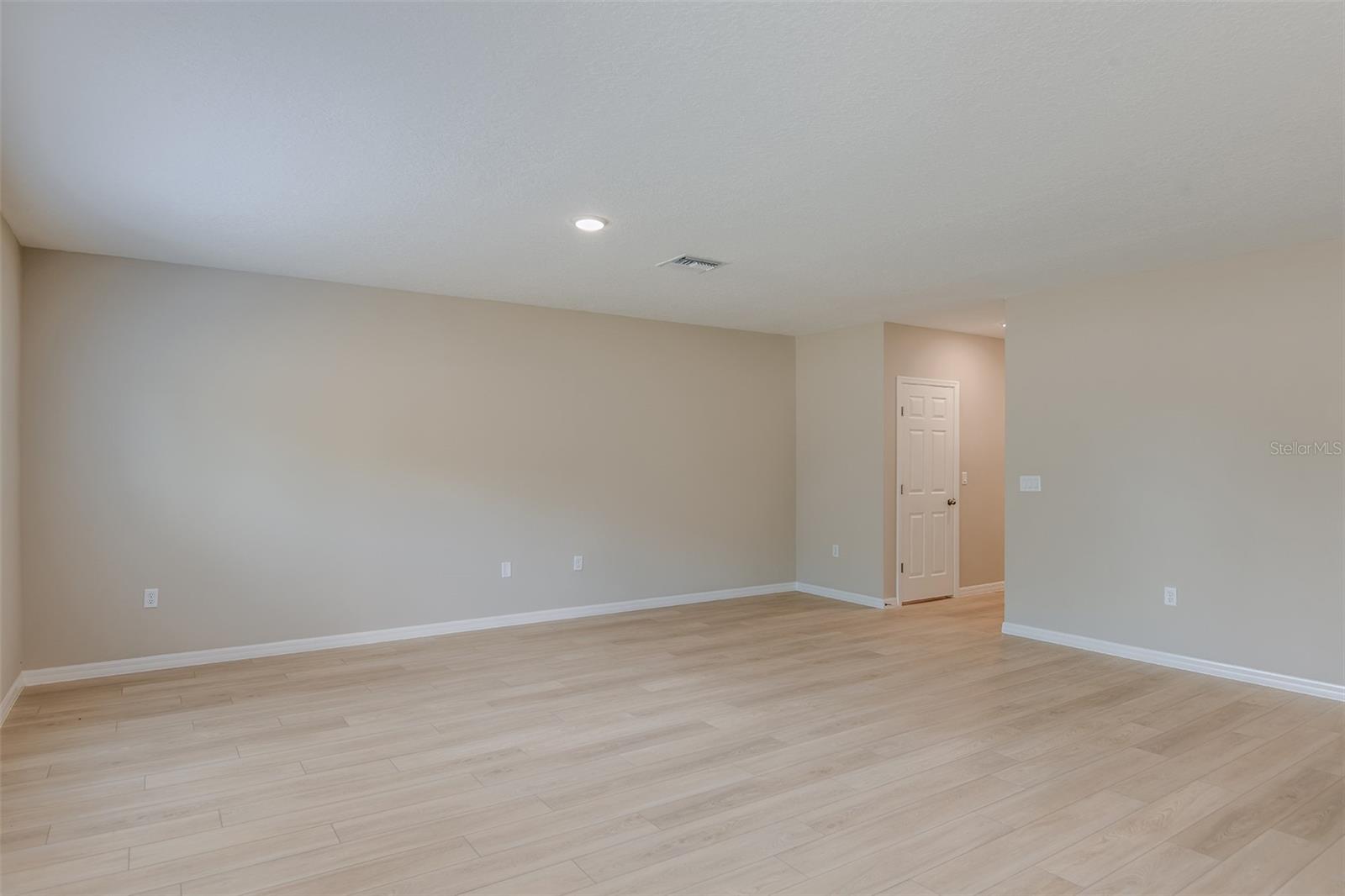 Image 5 of 21 For 37238 Sagemoor Drive