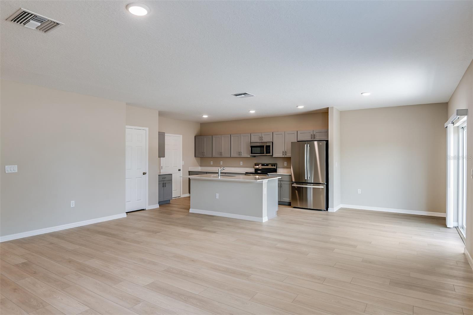 Image 6 of 21 For 37238 Sagemoor Drive
