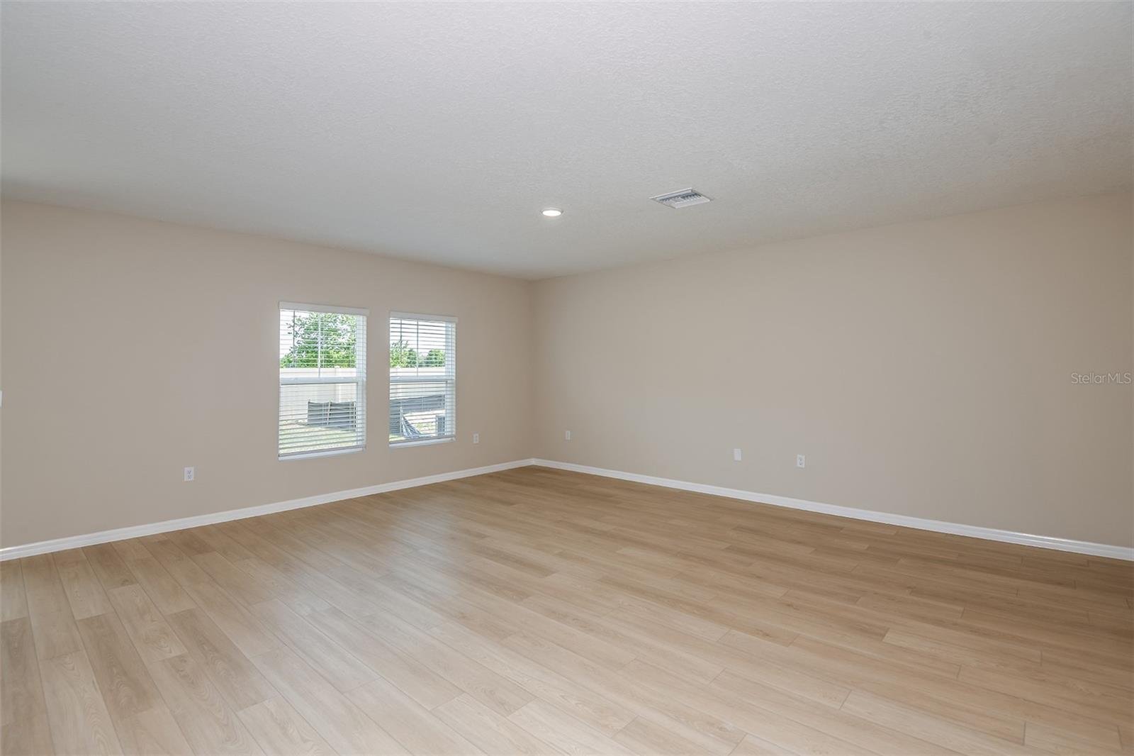 Image 8 of 21 For 37238 Sagemoor Drive