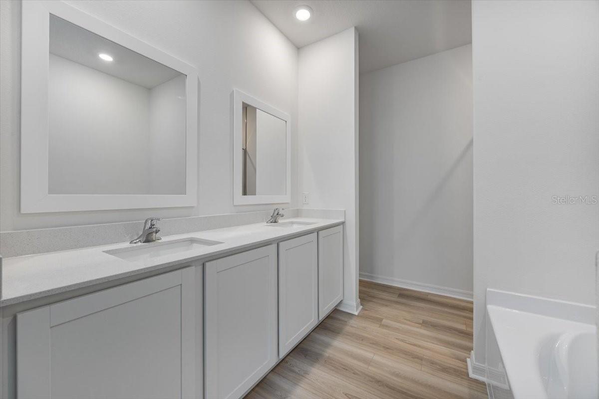 Image 16 of 22 For 385 Begonia Court