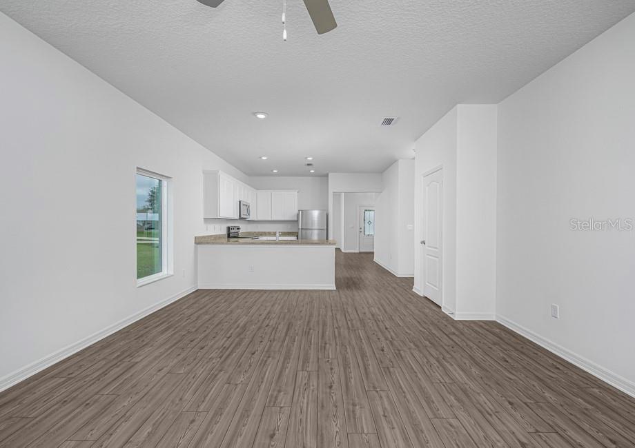Image 3 of 22 For 385 Begonia Court