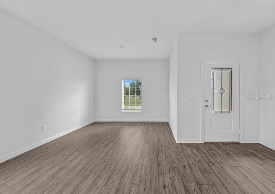 Image 4 of 22 For 385 Begonia Court