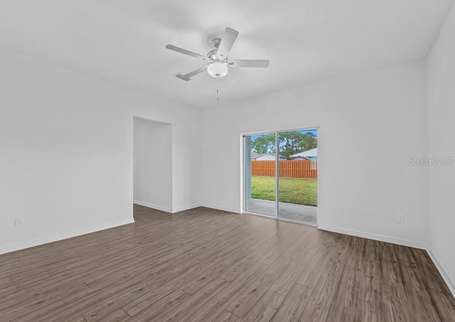 Image 5 of 22 For 385 Begonia Court
