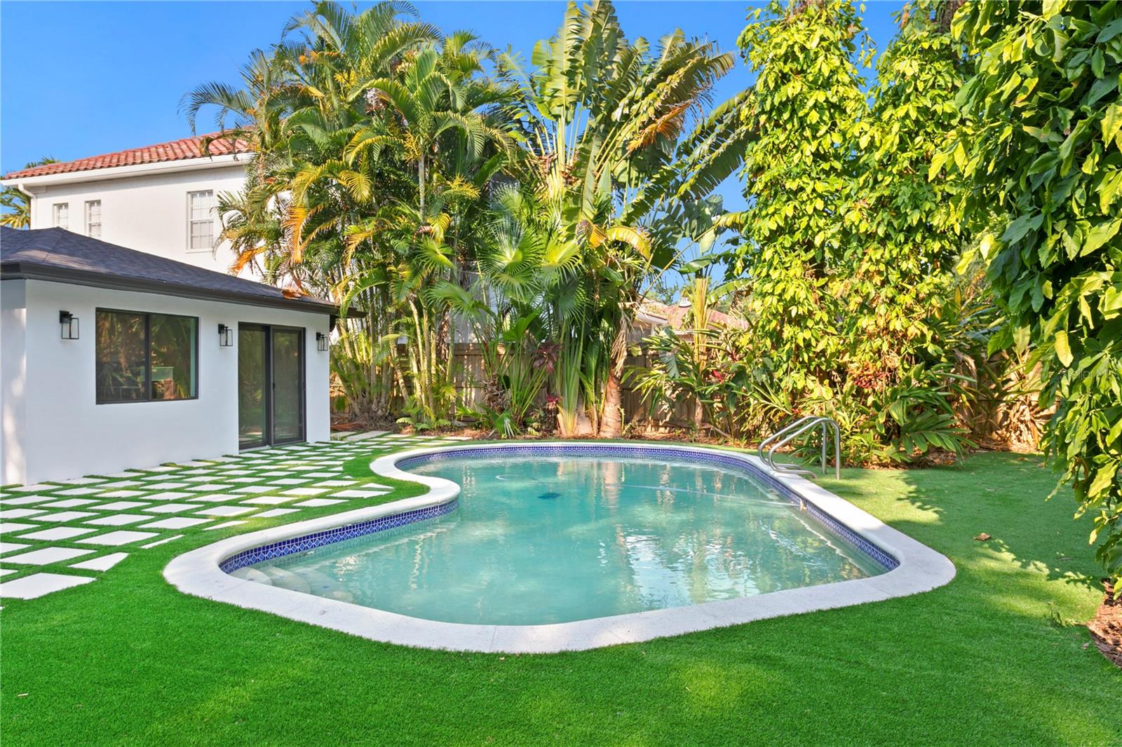 Listing photo id 9 for 4308 Beach Park Drive