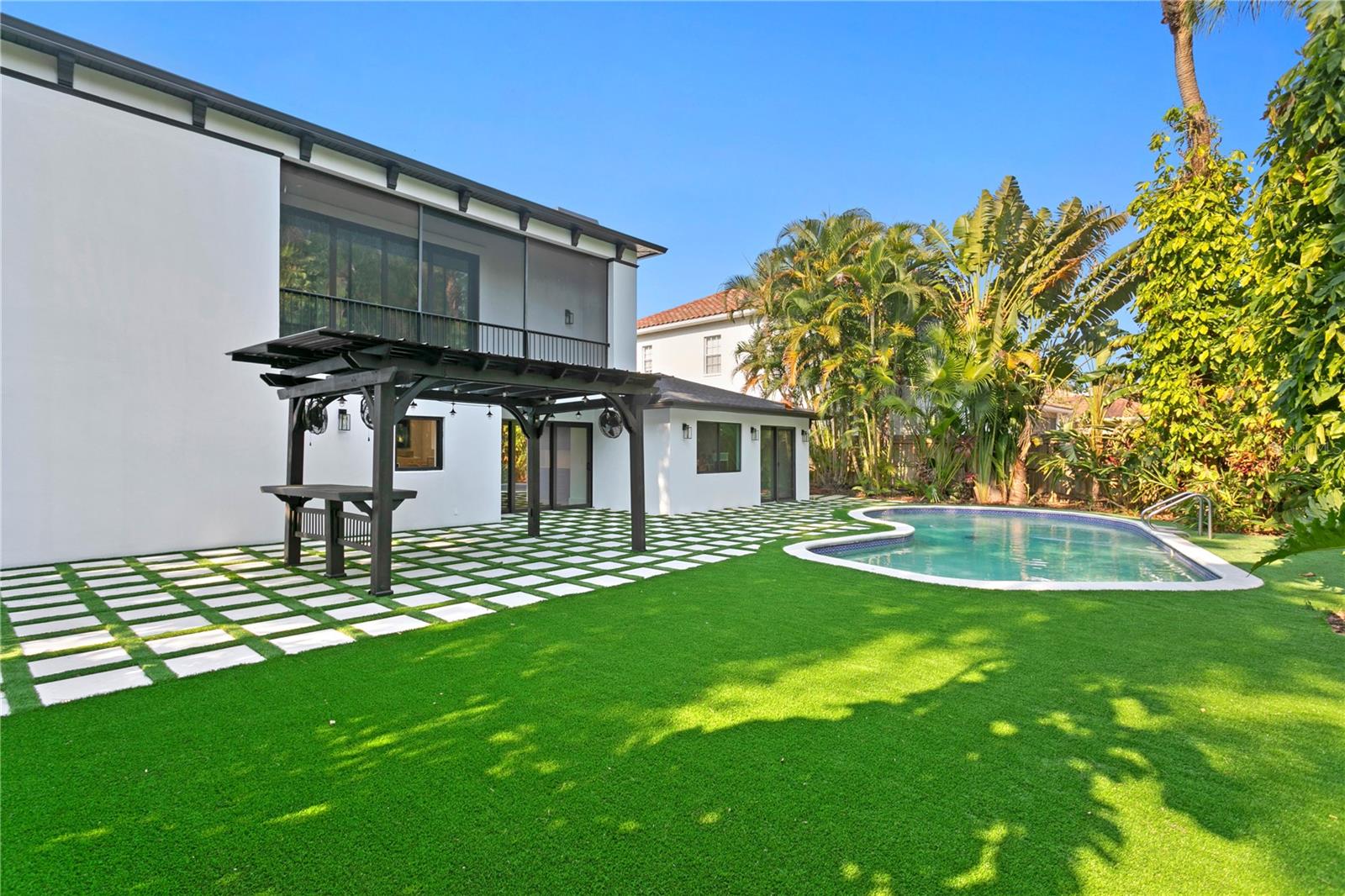 Listing photo id 10 for 4308 Beach Park Drive