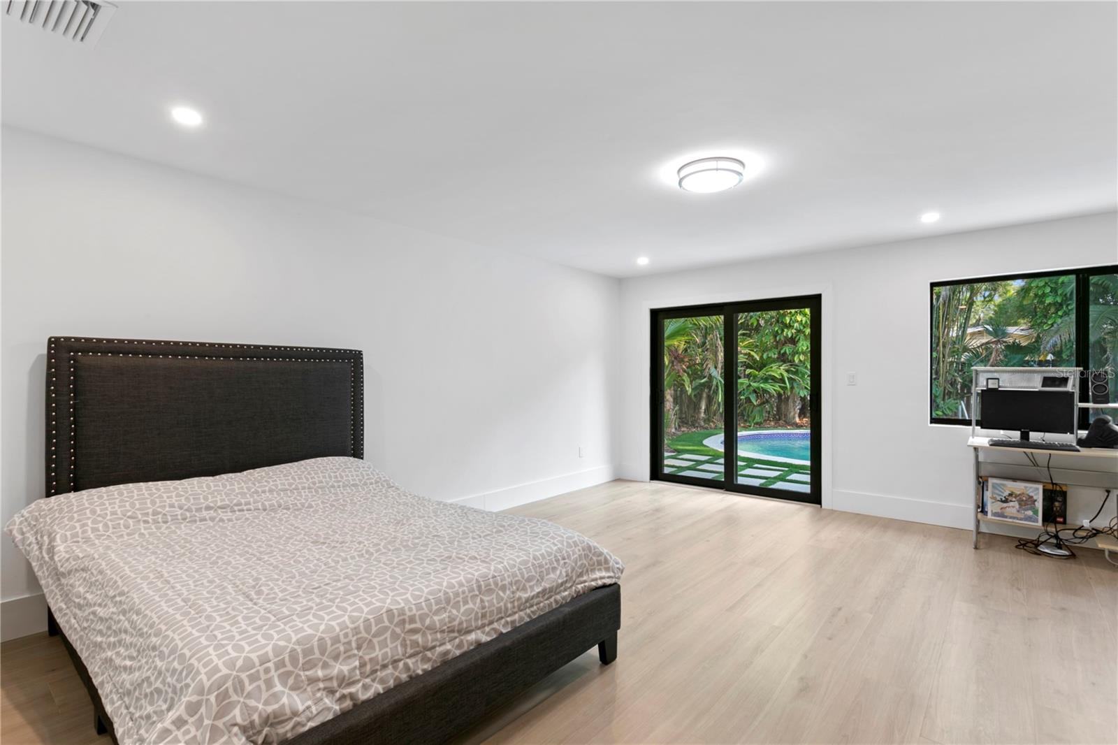 Listing photo id 37 for 4308 Beach Park Drive