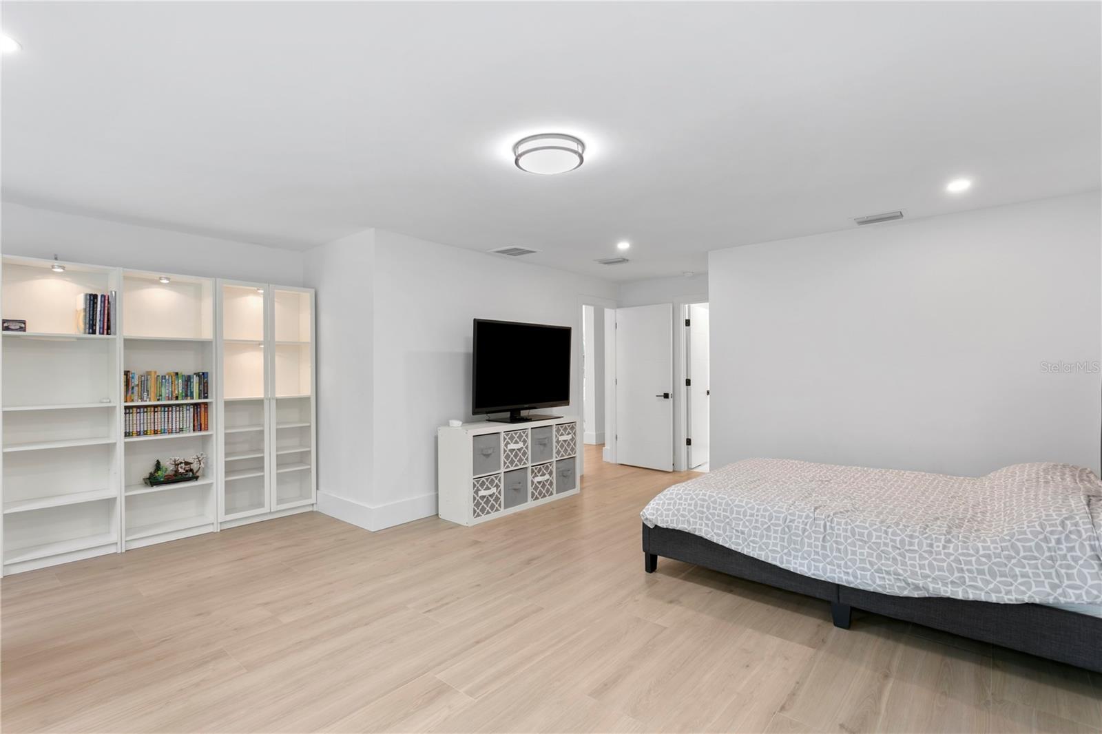 Listing photo id 38 for 4308 Beach Park Drive