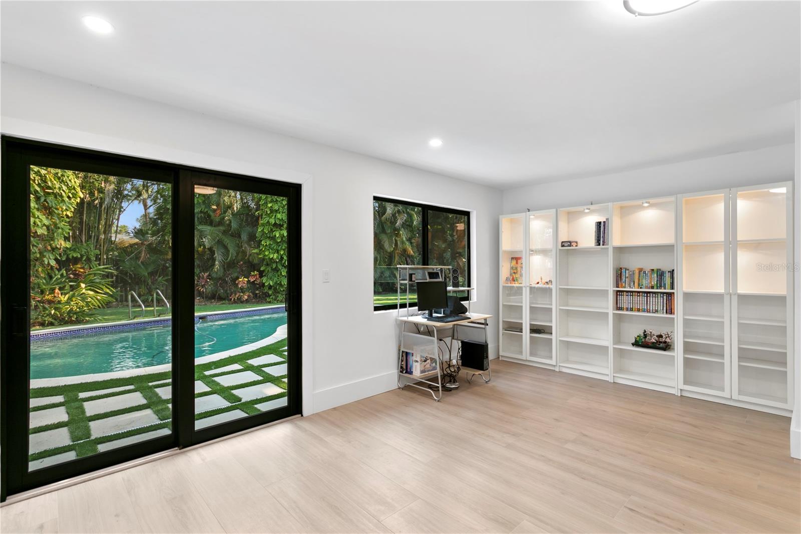 Listing photo id 39 for 4308 Beach Park Drive