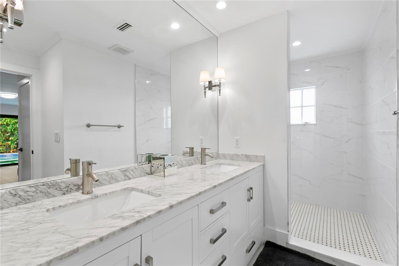 Listing photo id 41 for 4308 Beach Park Drive
