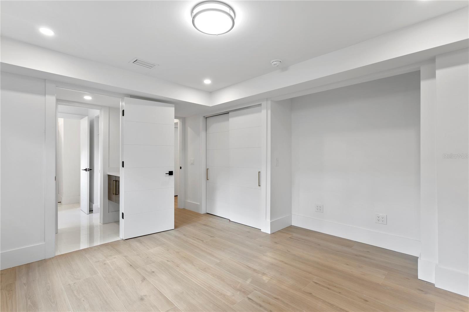 Listing photo id 44 for 4308 Beach Park Drive