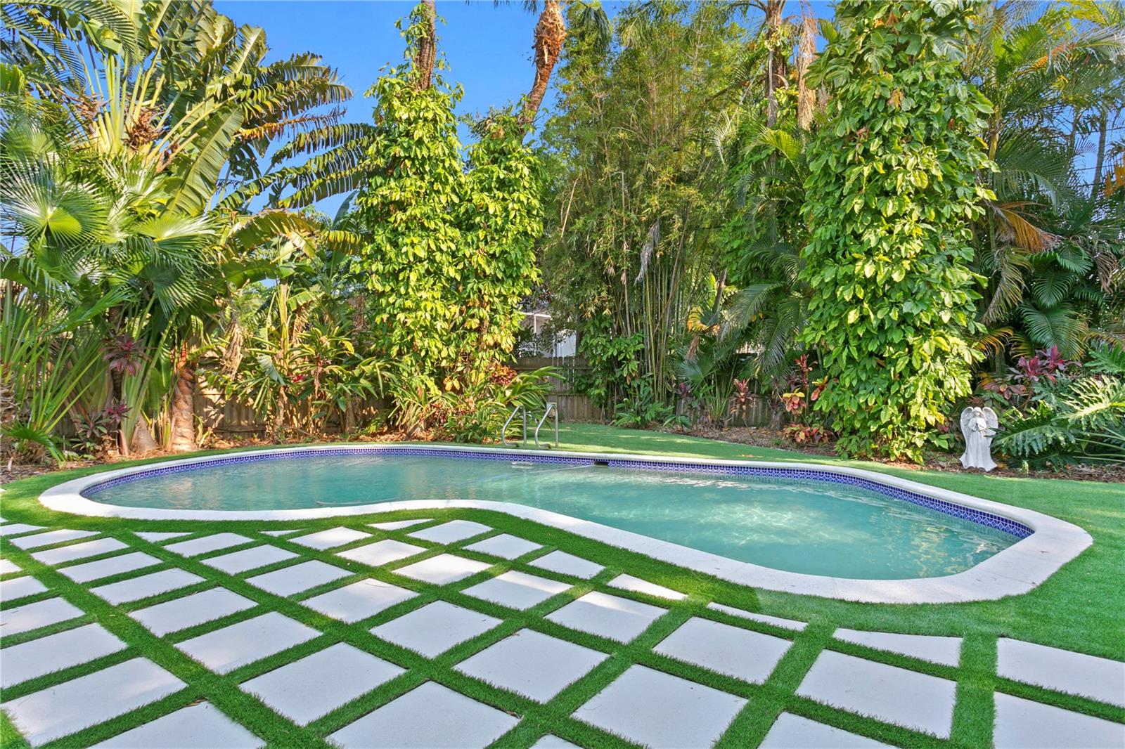 Listing photo id 7 for 4308 Beach Park Drive
