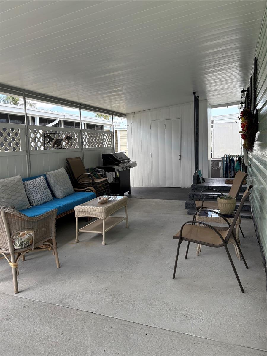 Image 5 of 46 For 11087 102nd Way 207