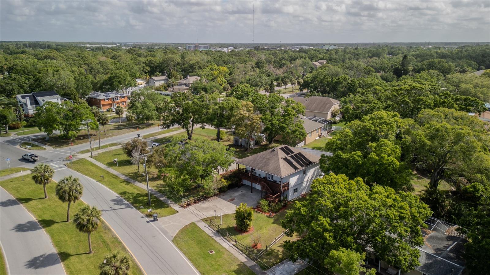 Image 33 of 47 For 301 1-2 Shore Drive E