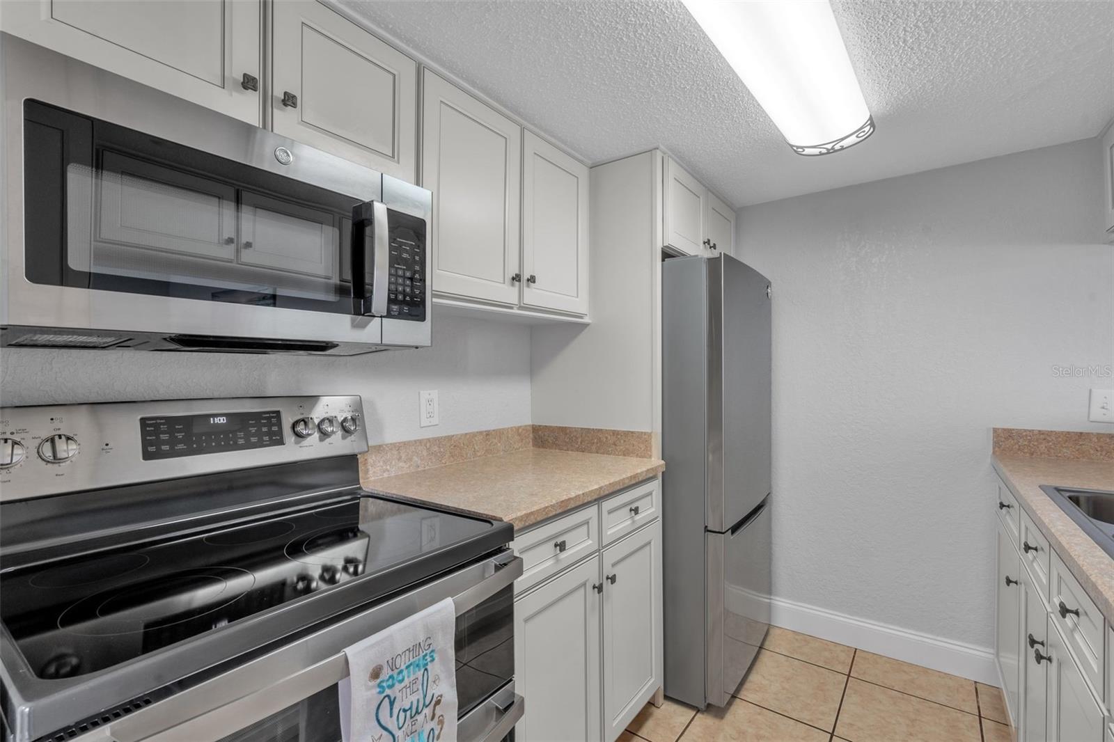 Image 11 of 33 For 337 Rex Place E