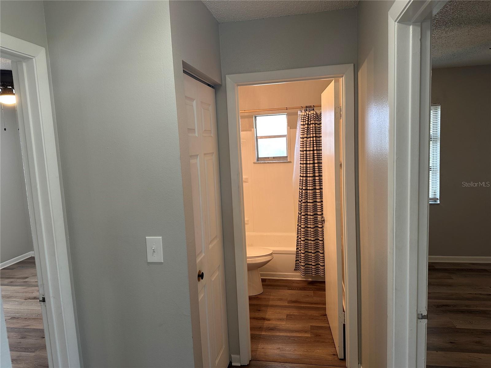 Image 4 of 18 For 4473 Bromley Avenue