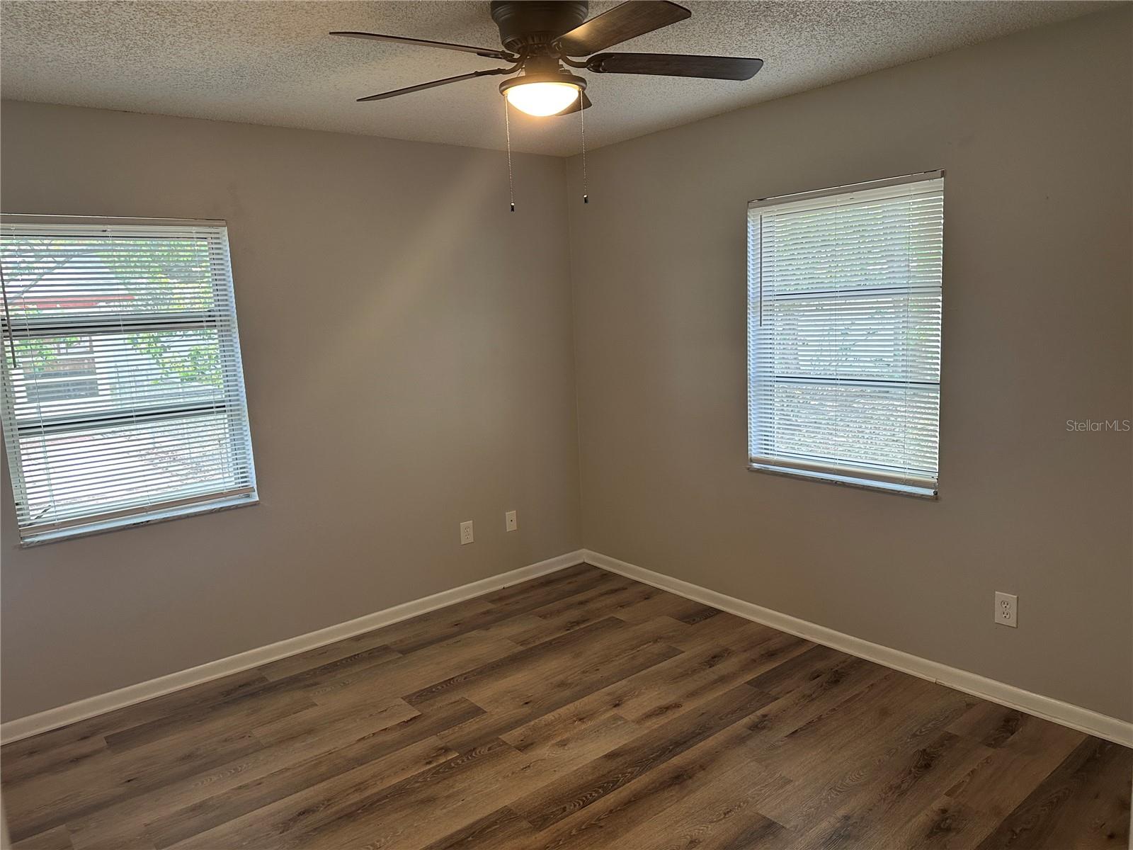 Image 5 of 18 For 4473 Bromley Avenue
