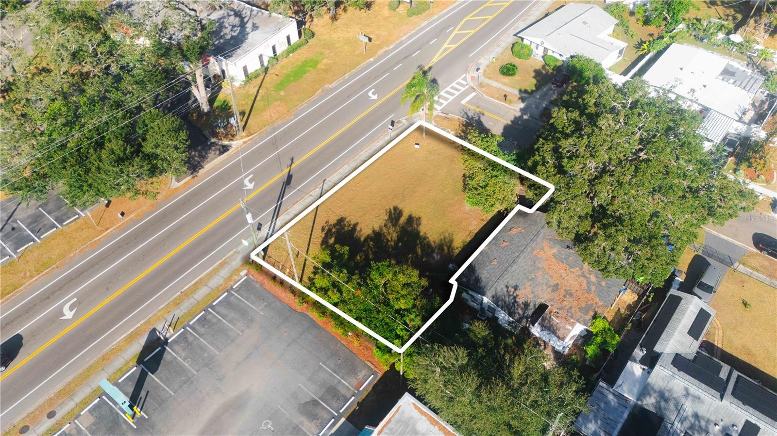 Listing photo id 0 for 601 Fairmont Drive