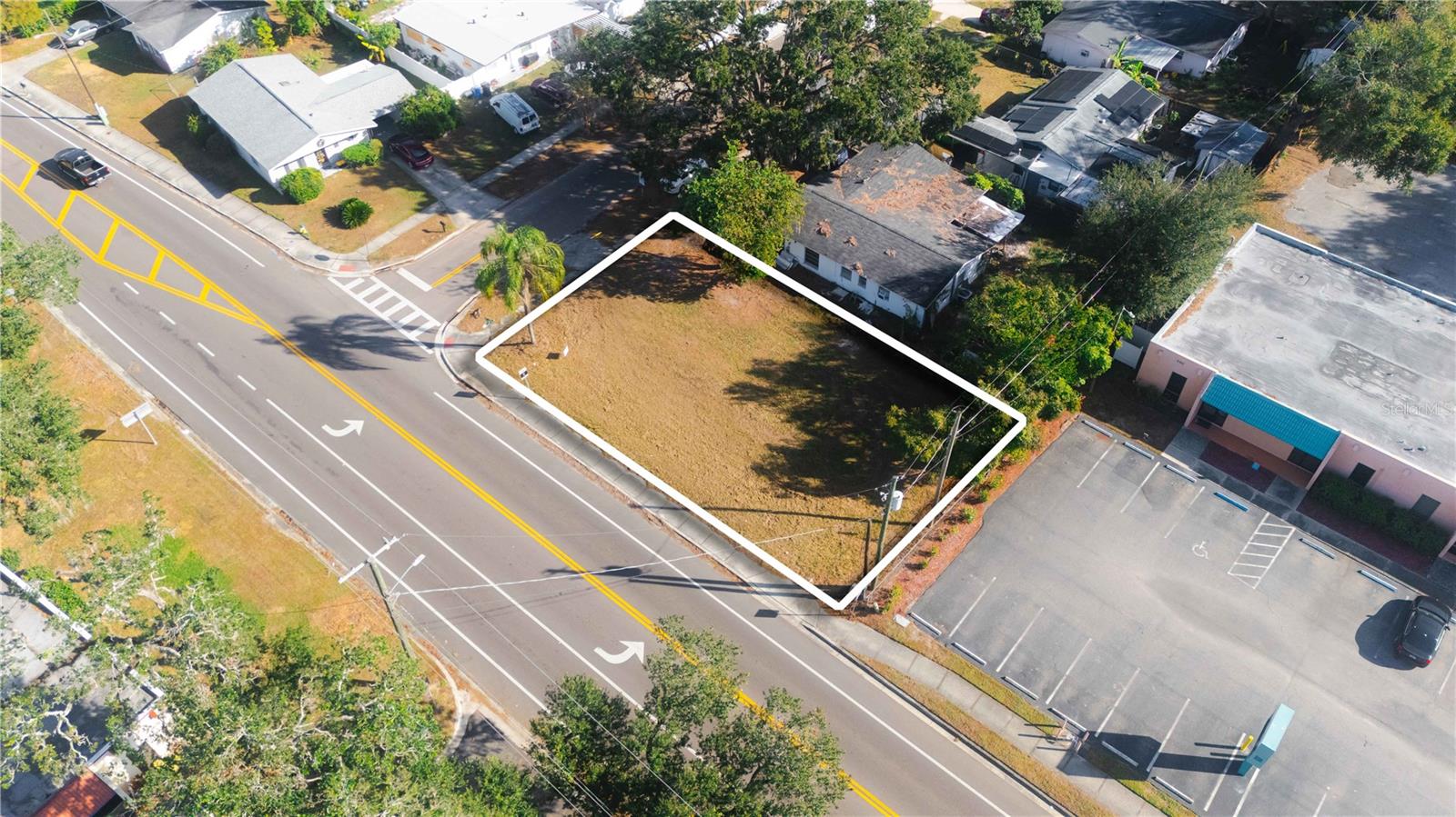 Listing photo id 1 for 601 Fairmont Drive