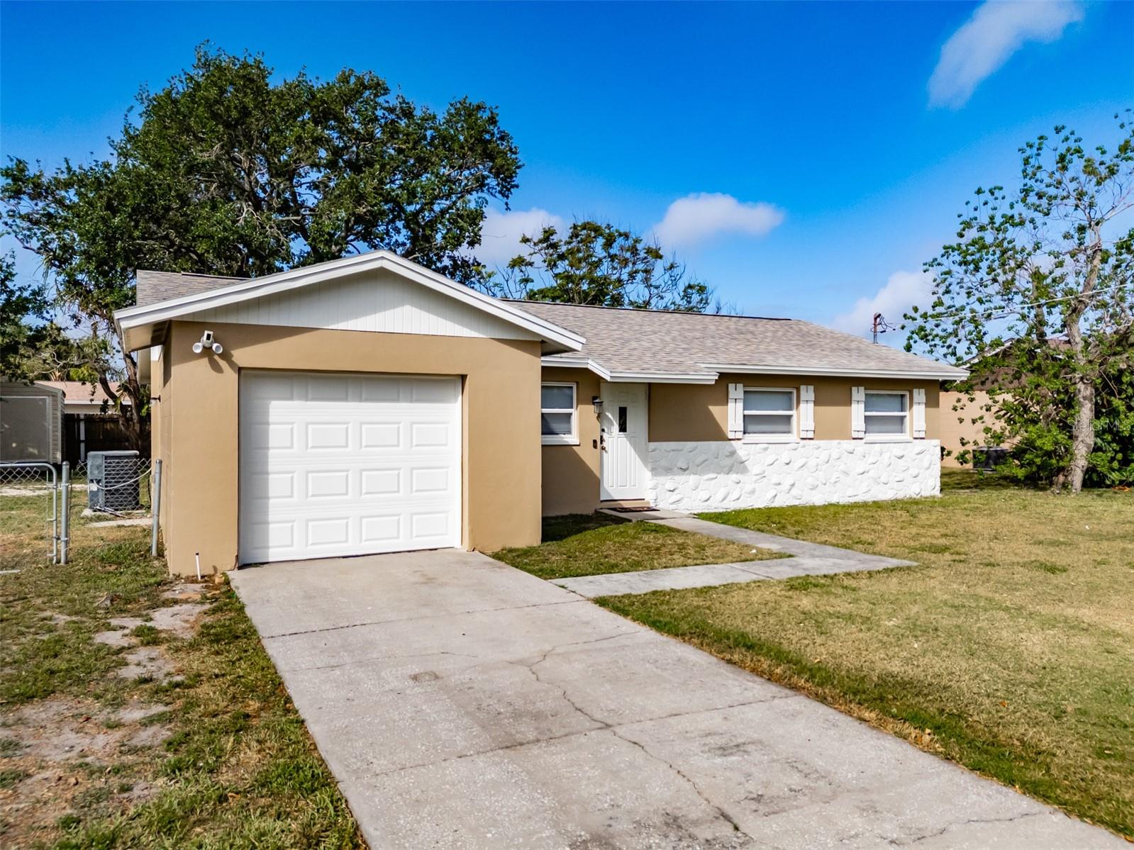 Image 4 of 34 For 428 Flamingo Drive