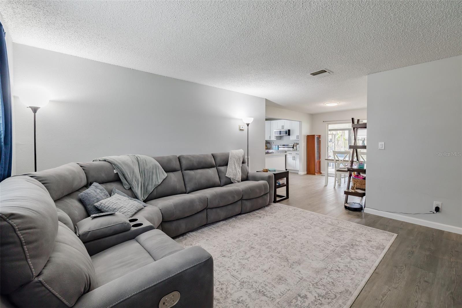 Image 6 of 34 For 428 Flamingo Drive