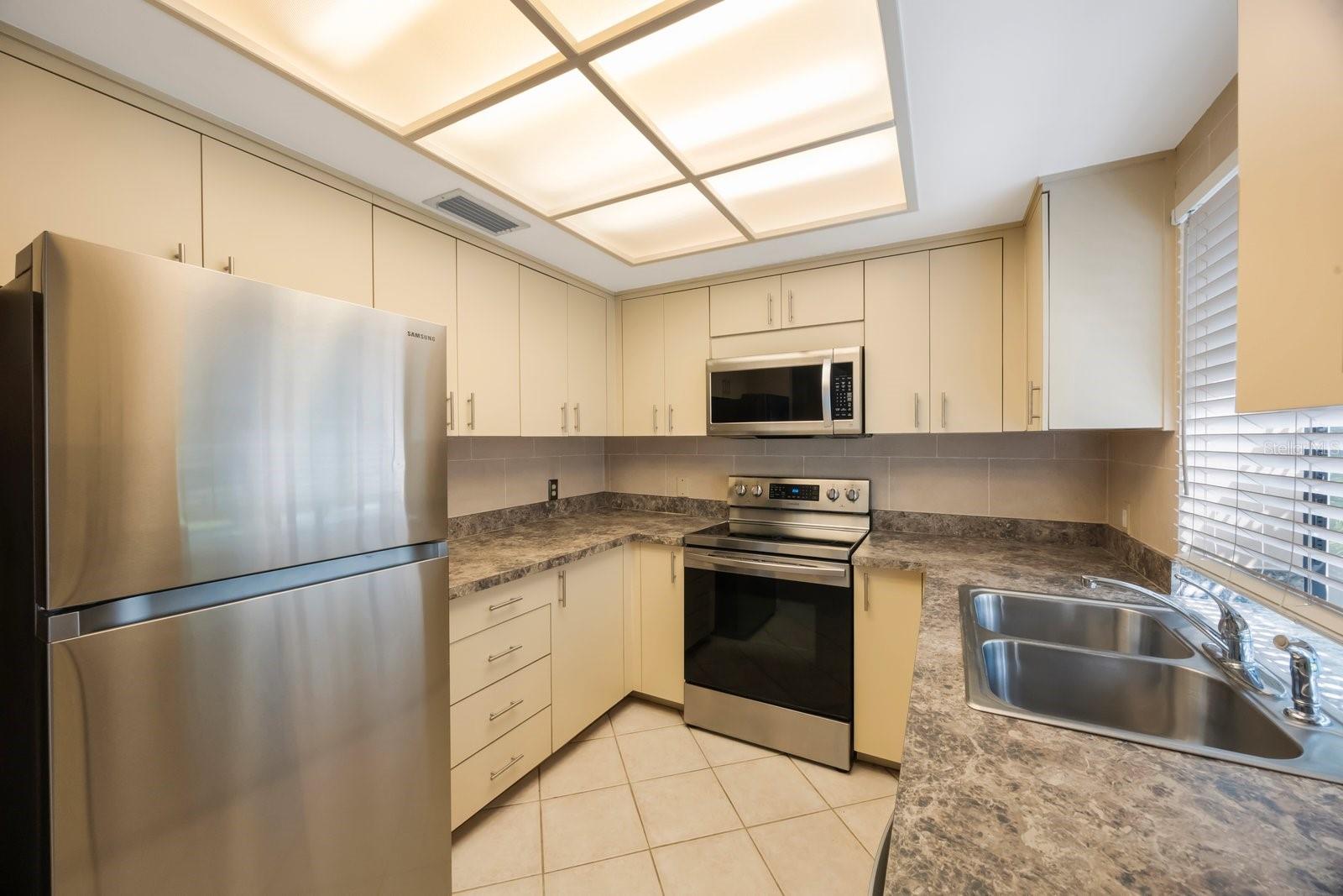 Image 10 of 40 For 3016 Landmark Boulevard 401