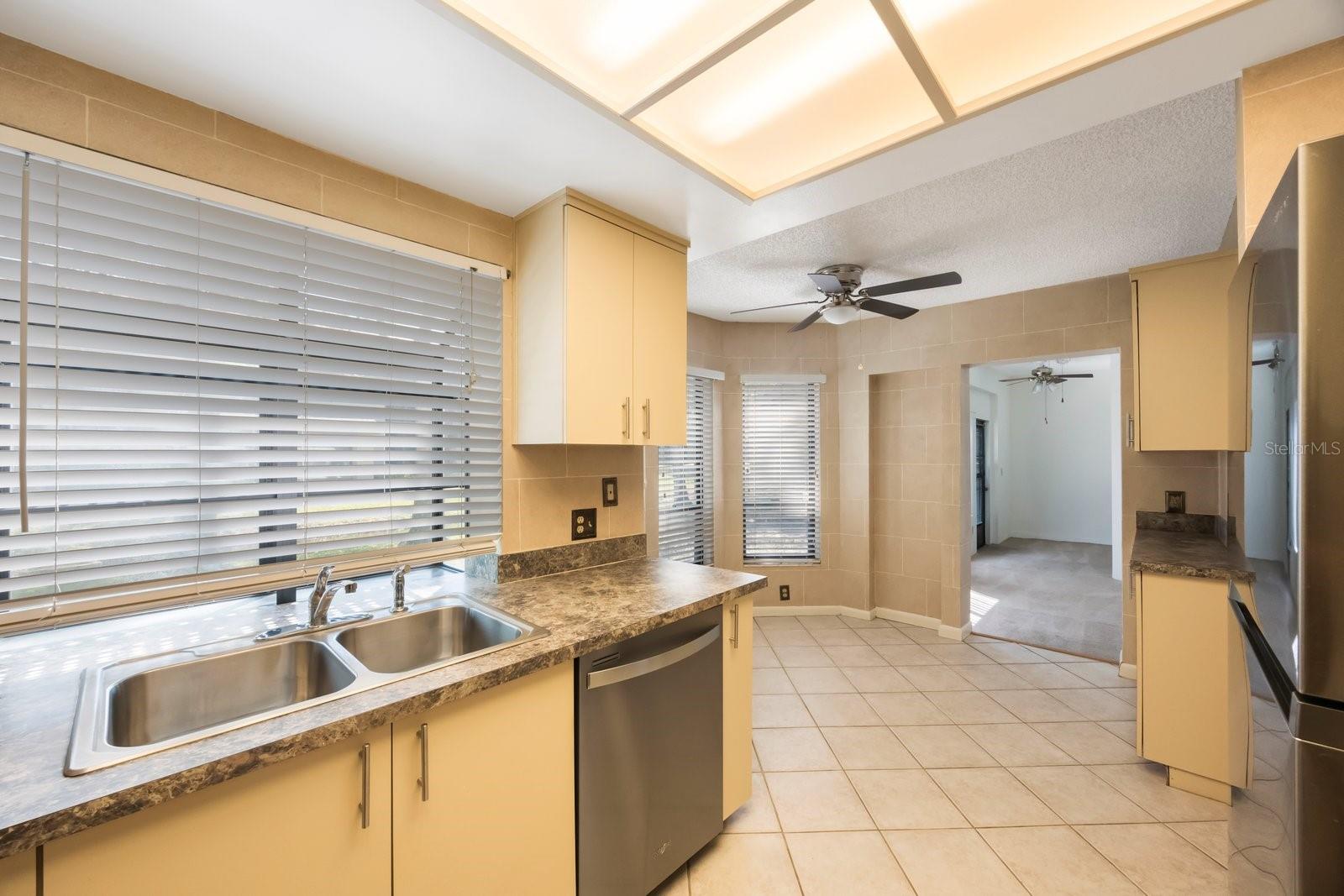 Image 12 of 40 For 3016 Landmark Boulevard 401