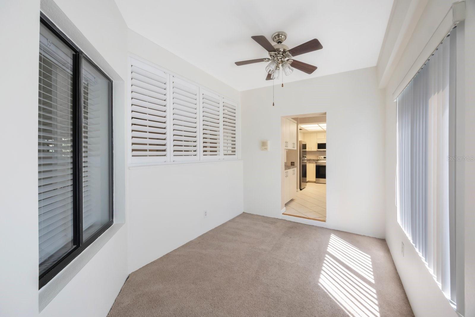 Image 15 of 40 For 3016 Landmark Boulevard 401