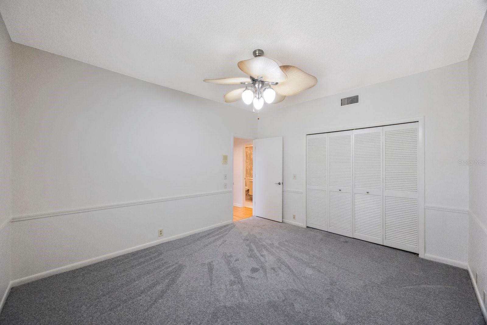 Image 17 of 40 For 3016 Landmark Boulevard 401