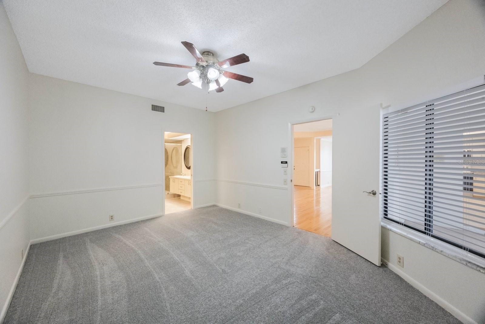 Image 24 of 40 For 3016 Landmark Boulevard 401