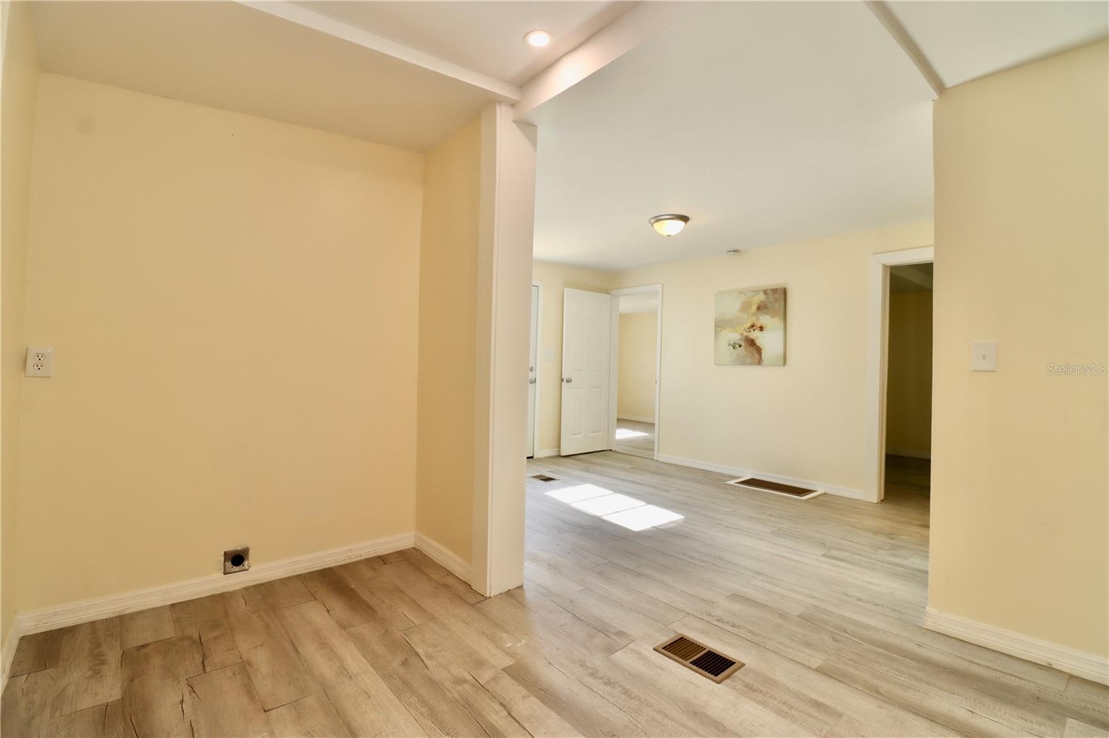 Image 10 of 34 For 11008 Pine Tree Lane